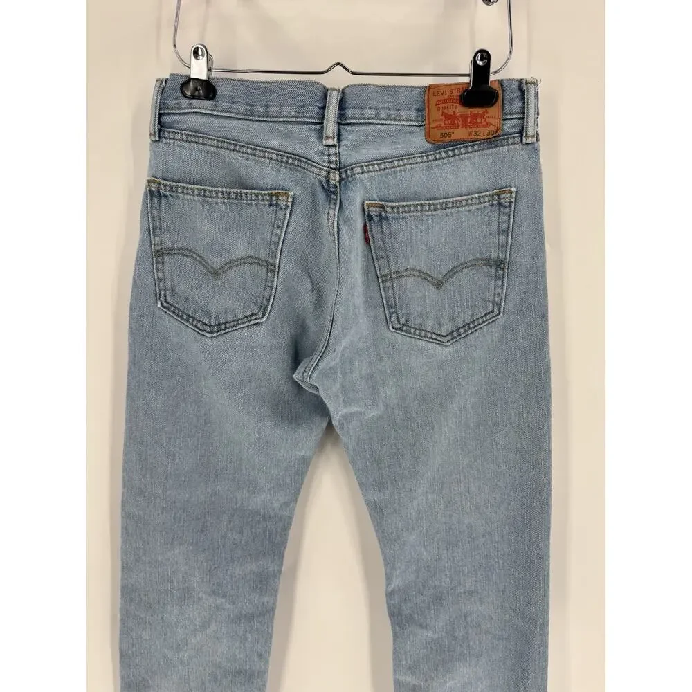 Levi’s Jeans 505 Mens 32x30 Blue Light Wash Denim Straight Leg Logo Patch